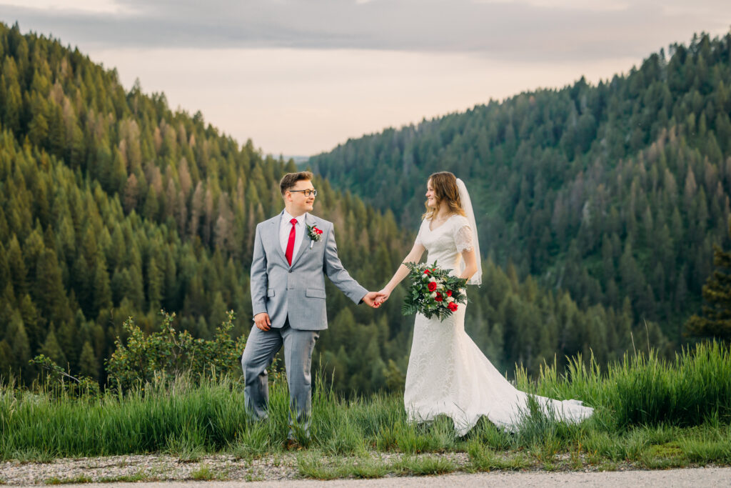 Upper Mesa Falls Wedding photography bride and groom red roses