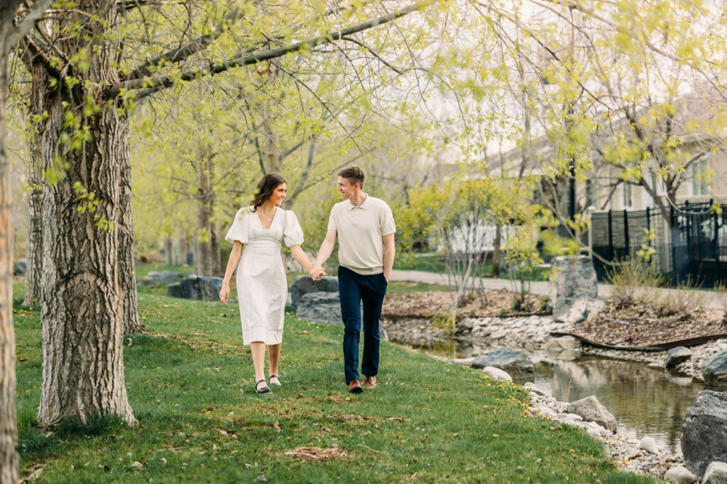 Swan Valley rainey engagement sessions with mountains