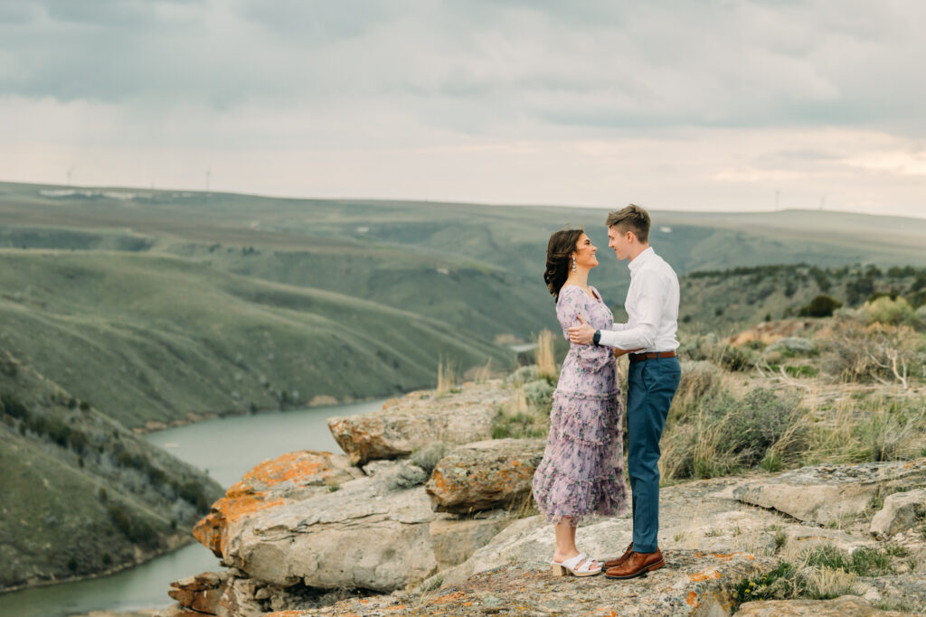 Swan Valley rainey engagement sessions with mountains