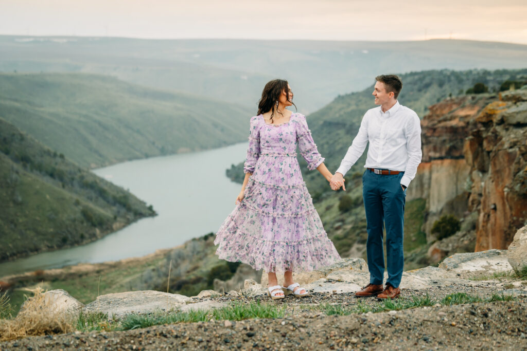 Classy Idaho Falls engagement with Snake River