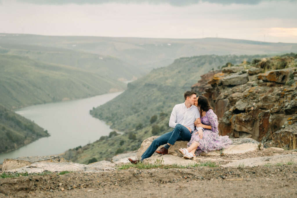 Classy Idaho Falls engagement with Snake River