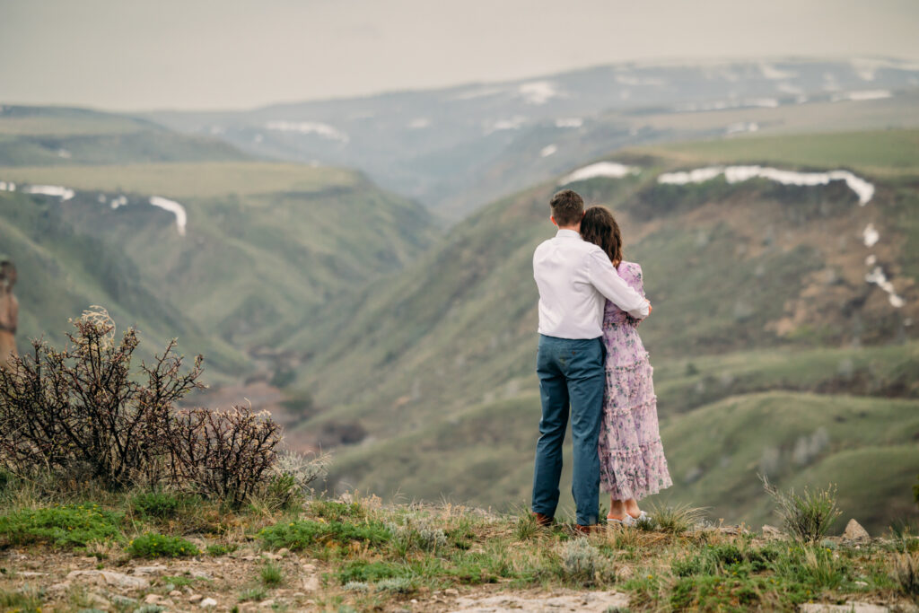 Classy Idaho Falls engagement with Snake River