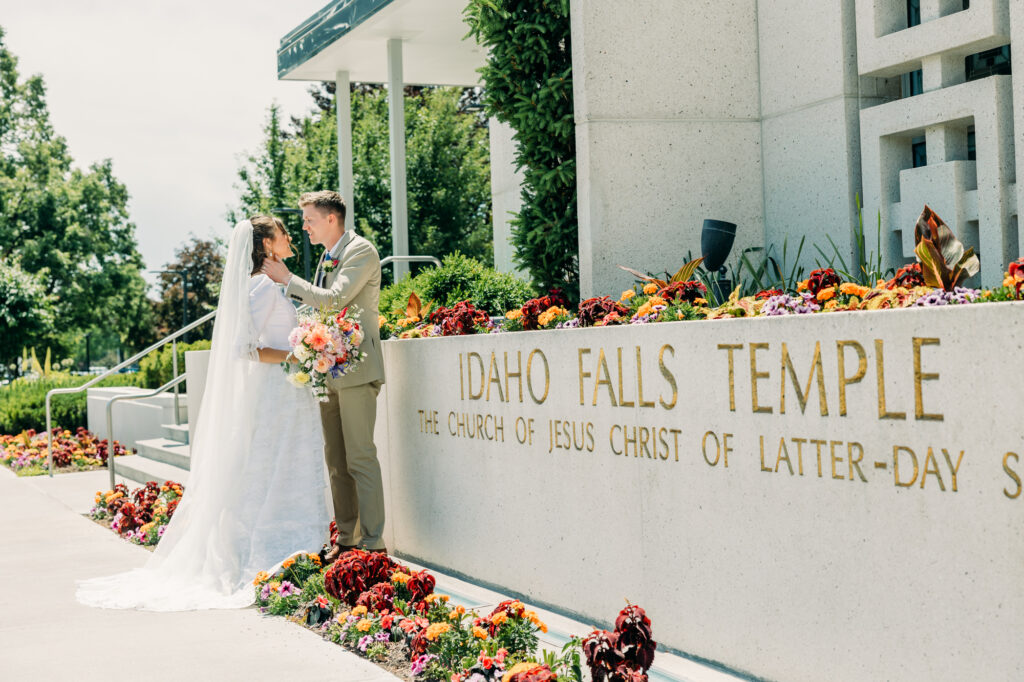 Idaho Falls LDS temple summer wedding vintage dress