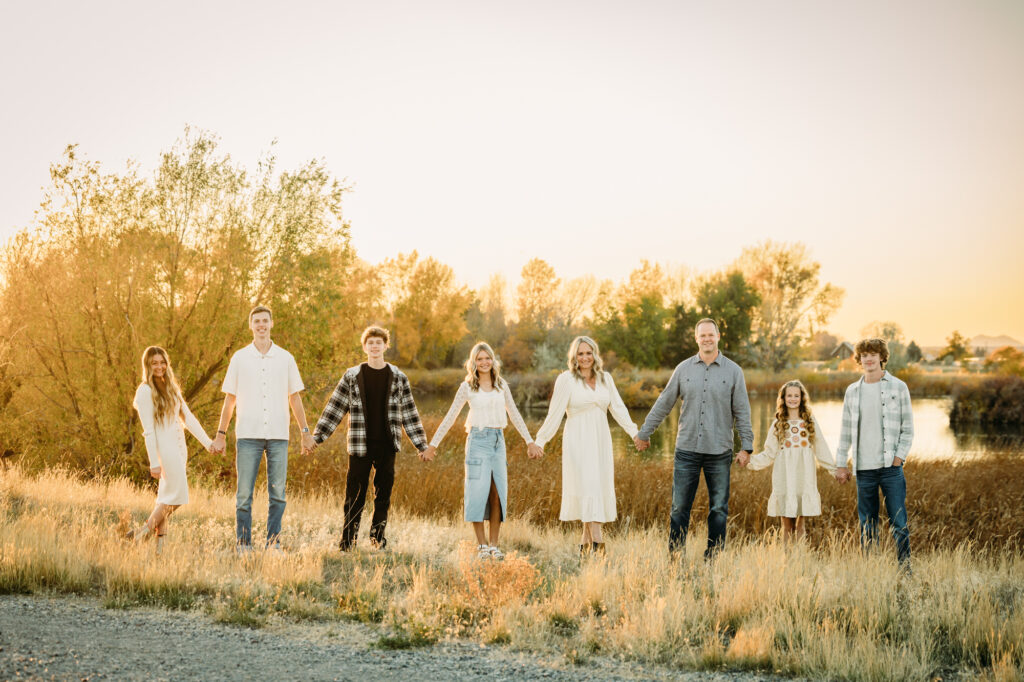 Idaho Falls family photographer mini session fall snake river outfit inspirations