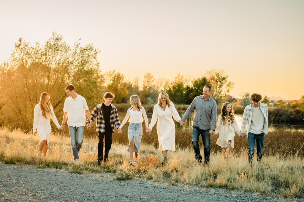 Idaho Falls family photographer mini session fall snake river outfit inspirations