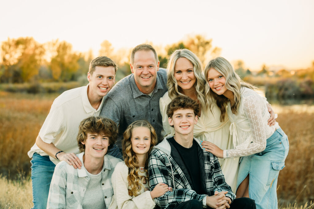 Idaho Falls family photographer mini session fall snake river outfit inspirations