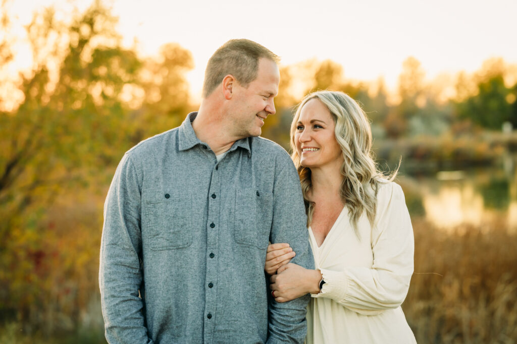 Idaho Falls family photographer mini session fall snake river outfit inspirations