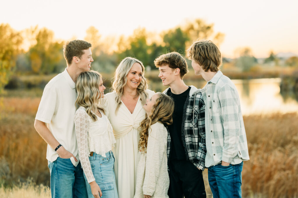 Idaho Falls family photographer mini session fall snake river outfit inspirations