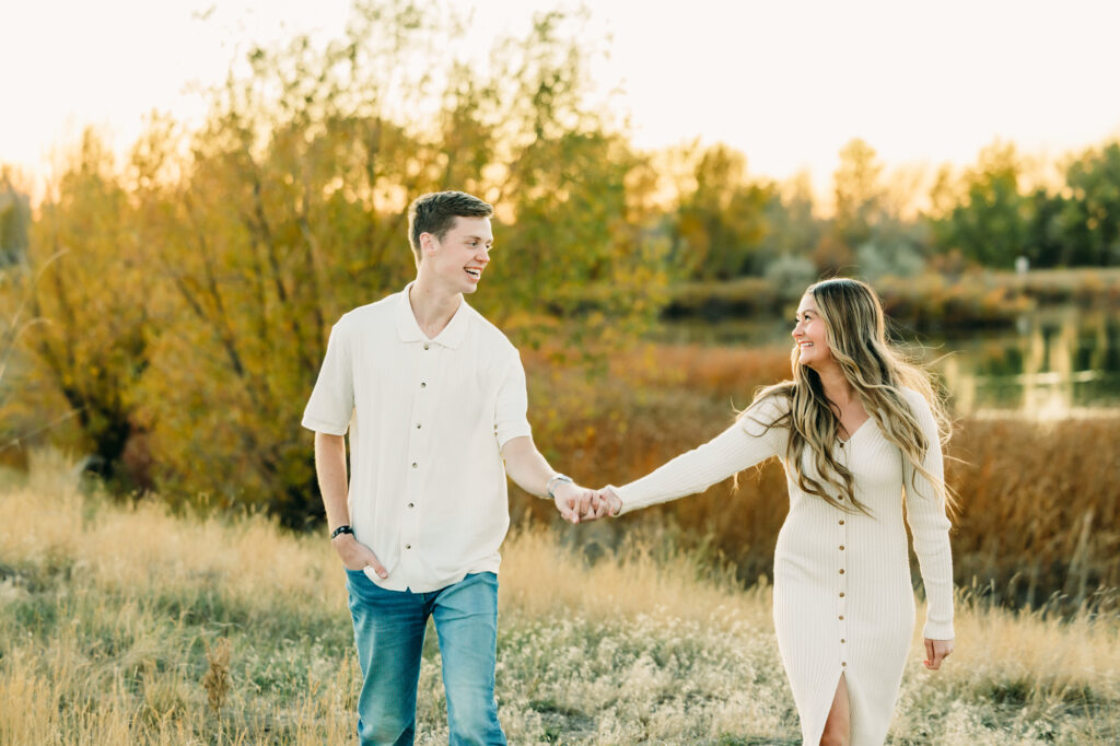 Idaho Falls family photographer mini session fall snake river outfit inspirations