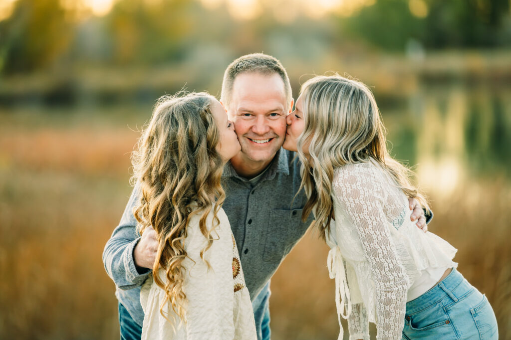 Idaho Falls family photographer mini session fall snake river outfit inspirations