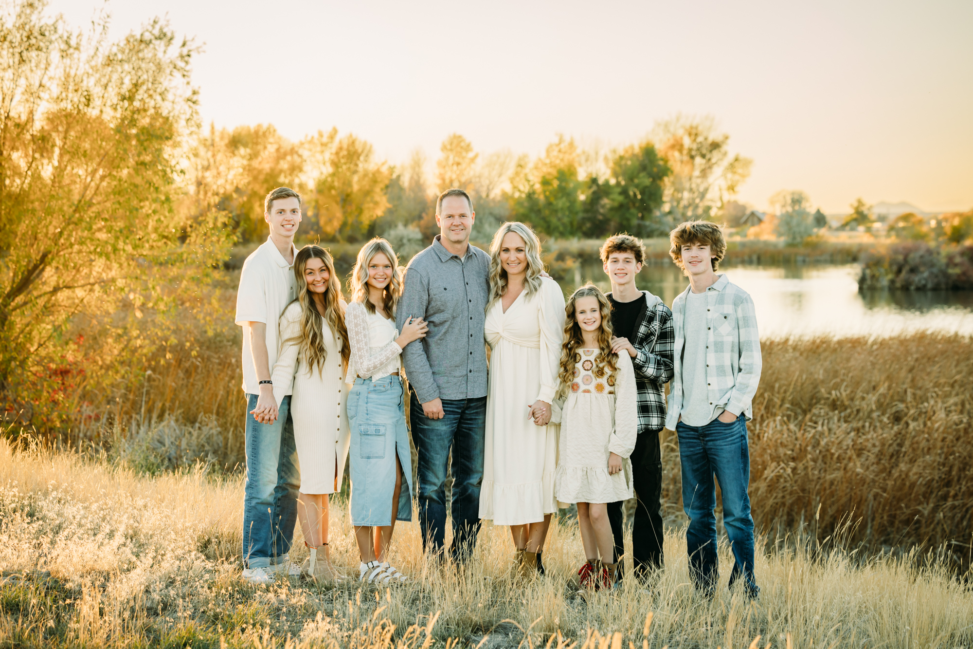 Idaho Falls family photographer mini session fall snake river outfit inspirations