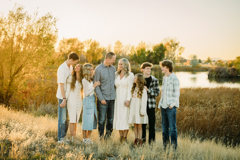 Idaho Falls family photographer mini session fall snake river outfit inspirations