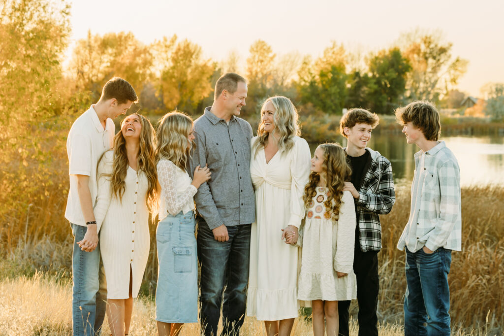 Idaho Falls family photographer mini session fall snake river outfit inspirations