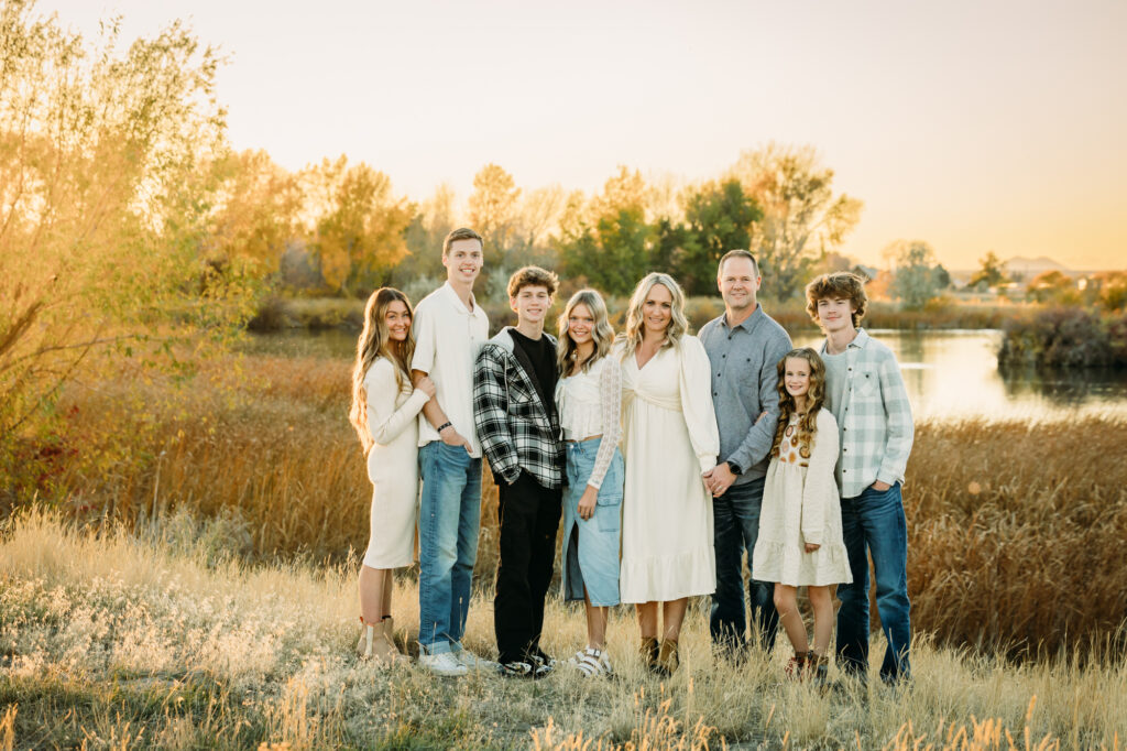 Idaho Falls family photographer mini session fall snake river outfit inspirations