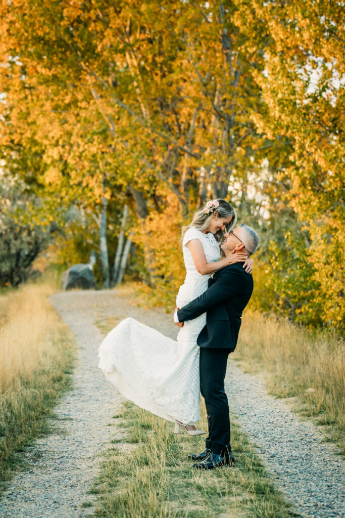 Idaho Falls Wedding Venue fall elopement LDS couple Gem Lake