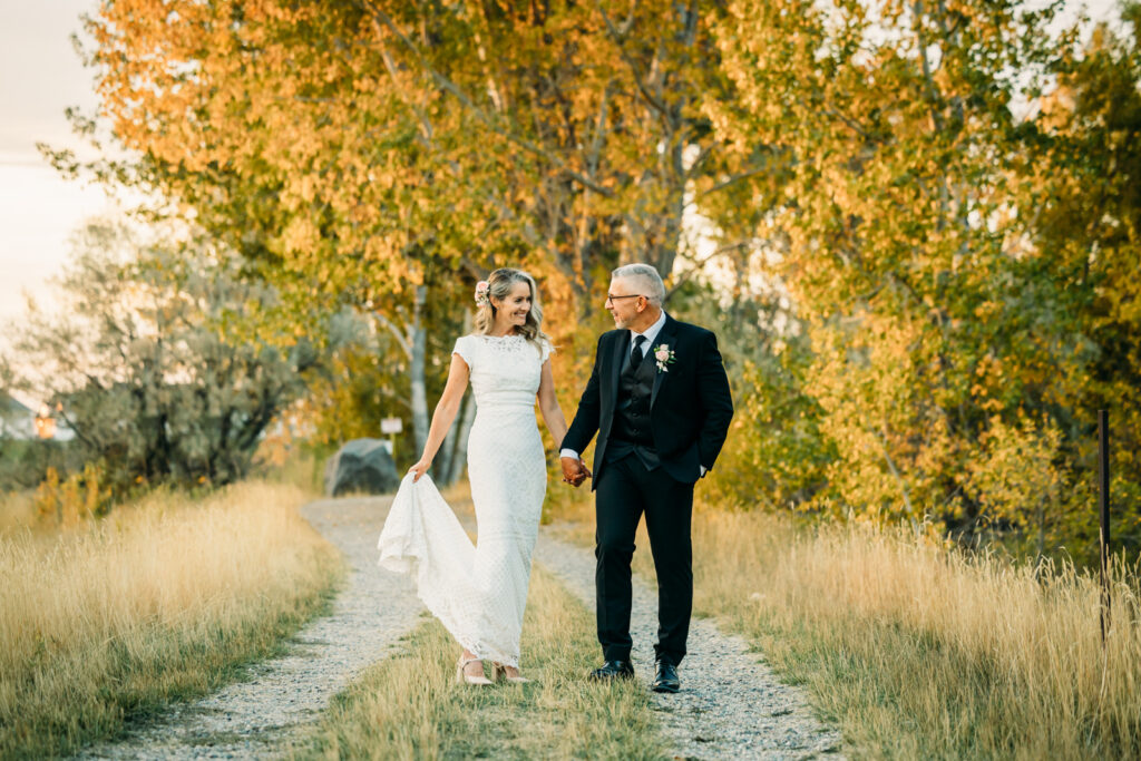 Idaho Falls Wedding Venue fall elopement LDS couple Gem Lake