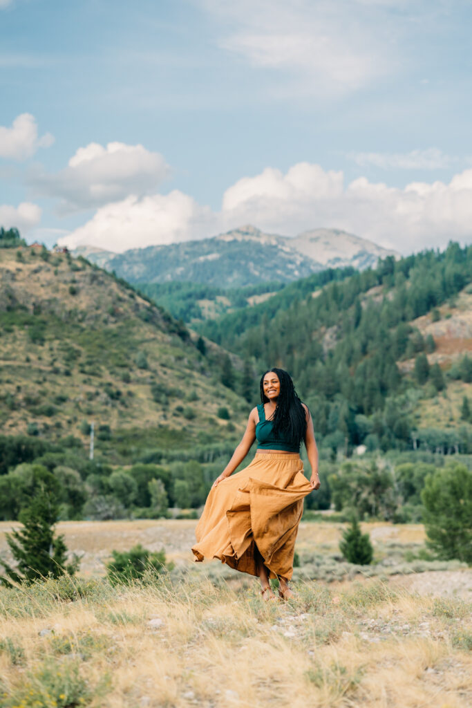 Swan Valley and Idaho Falls Highschool Senior session with mountains and horses