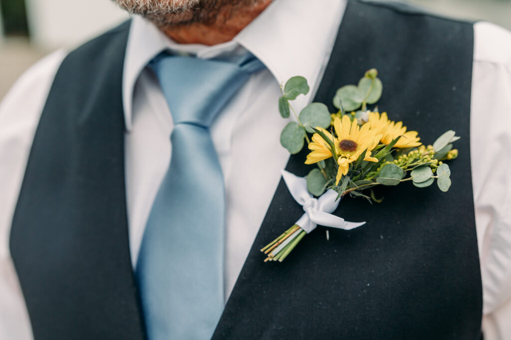 Summer Sunflower inspired Idaho Falls LDS Temple Wedding with reception at Barn on 1st