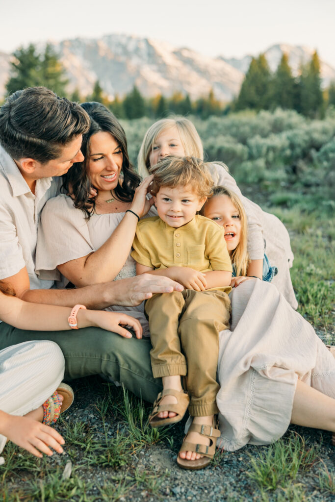 Schwabachers Landing family photo session family sitting down in meadow
