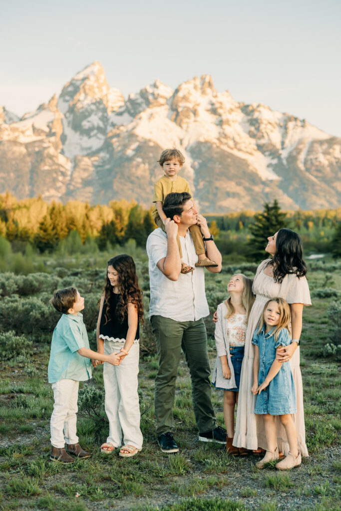 Schwabachers Landing family photo session family playing together